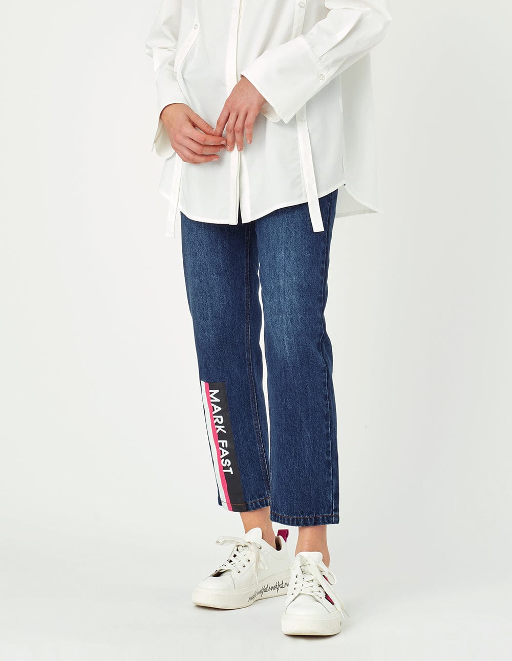 Women's Straight Fit Embroidered Washed Denim Jeans